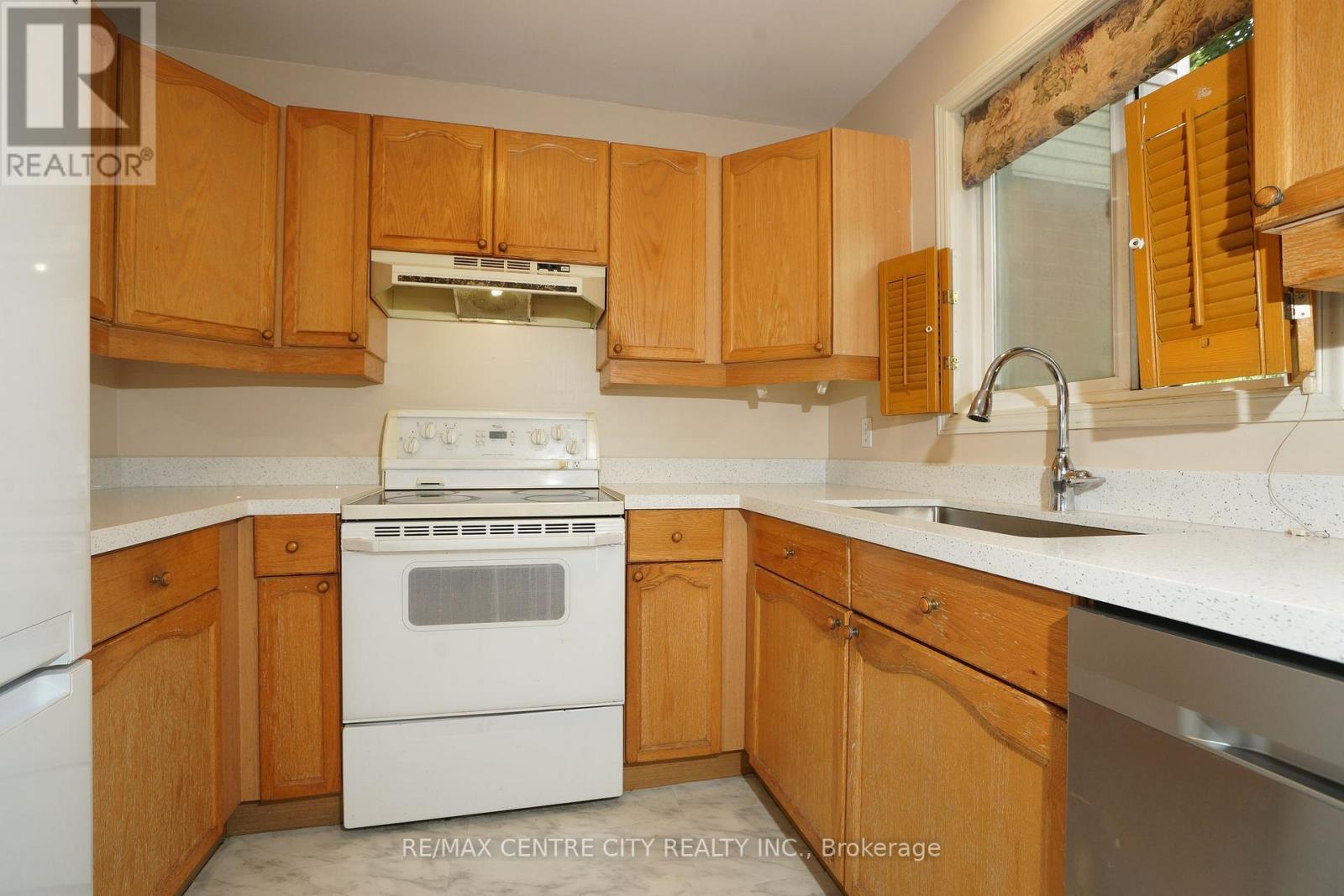 #8 50 CHAPMAN COURT - 10