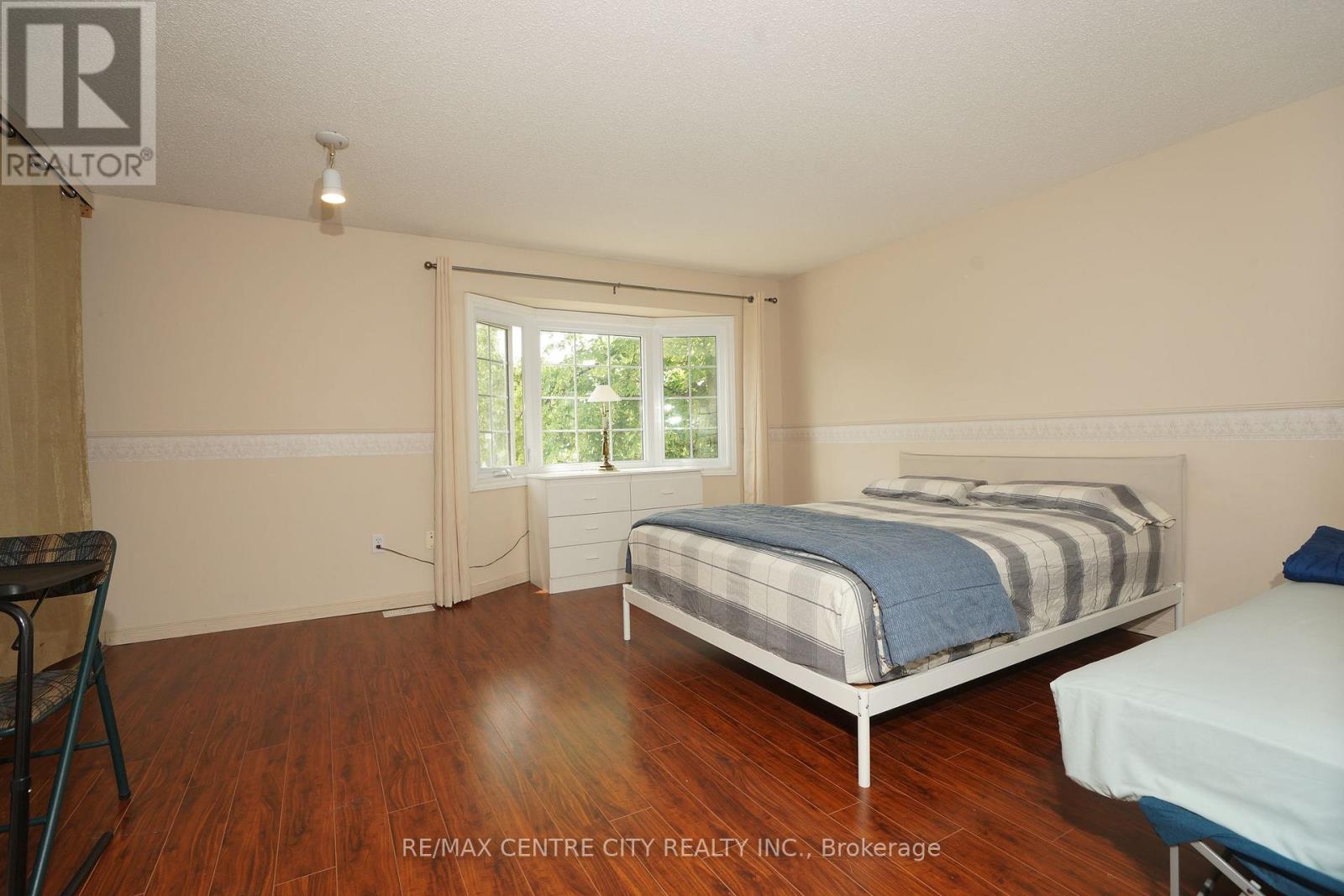 #8 50 CHAPMAN COURT - 13