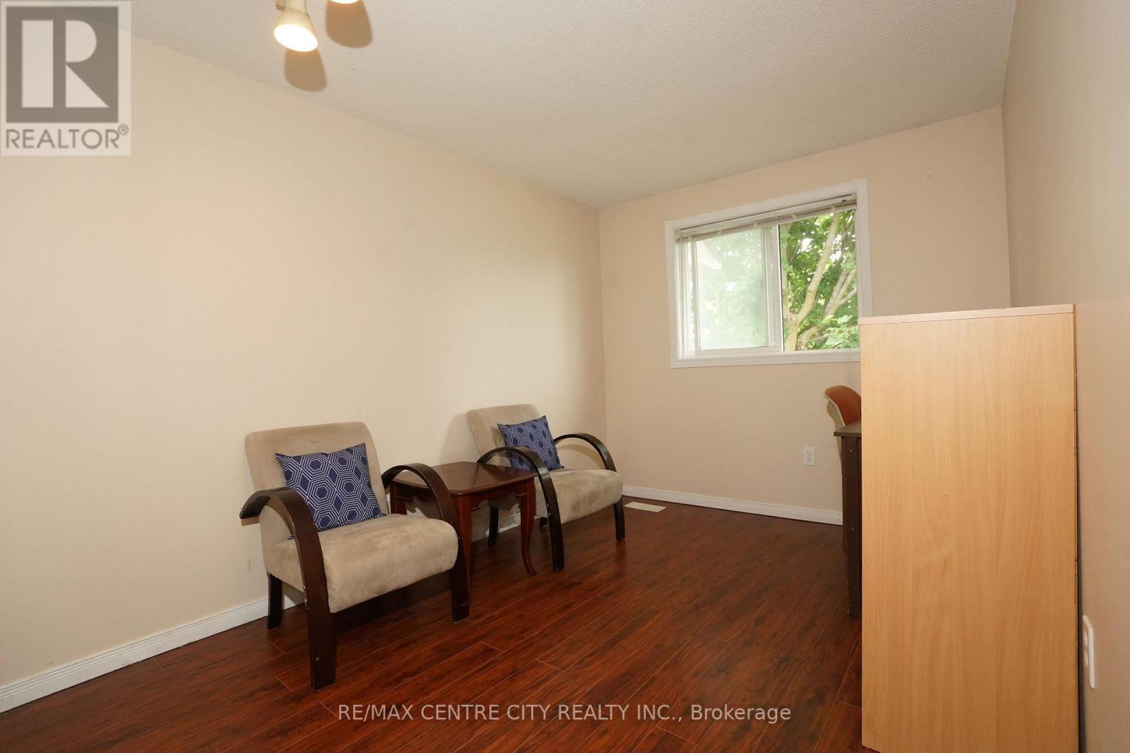 #8 50 CHAPMAN COURT - 15