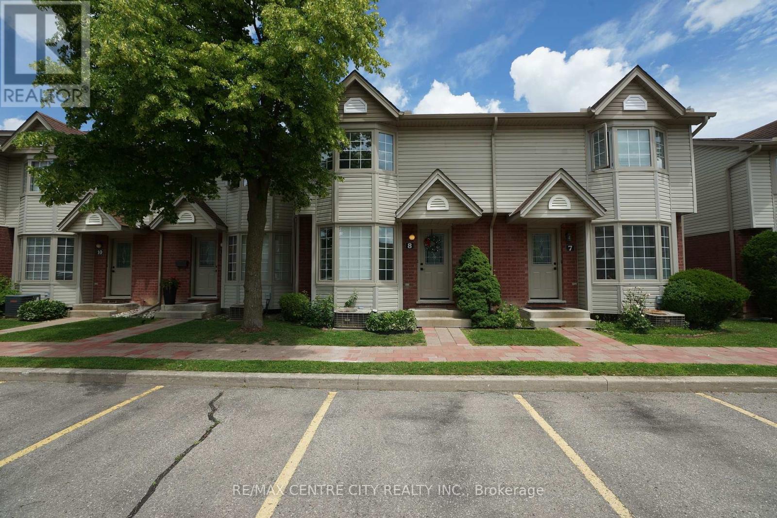 #8 50 CHAPMAN COURT - 1