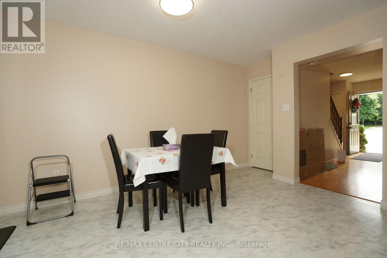 #8 50 CHAPMAN COURT - 11