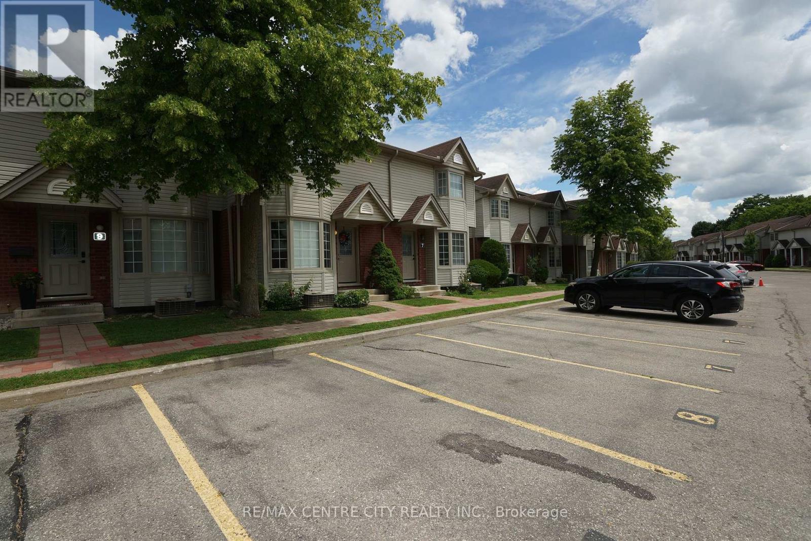 #8 50 CHAPMAN COURT - 2
