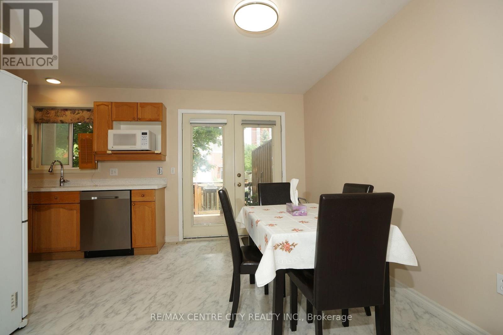 #8 50 CHAPMAN COURT - 8