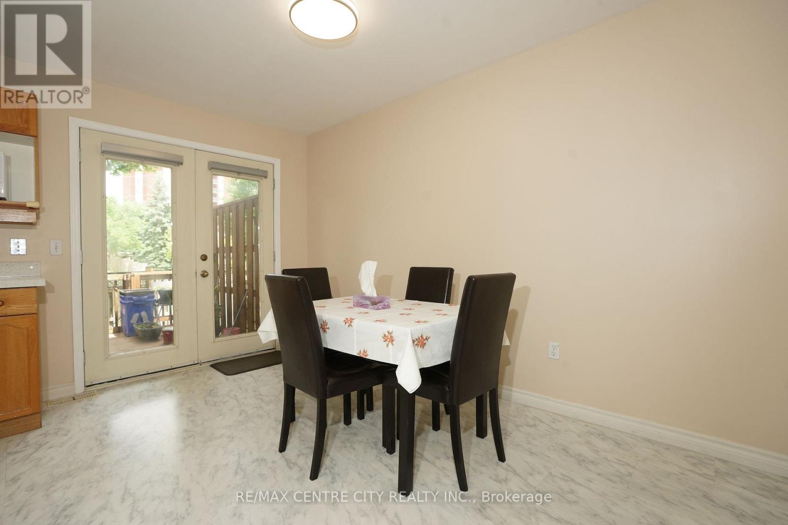 #8 50 CHAPMAN COURT - 7