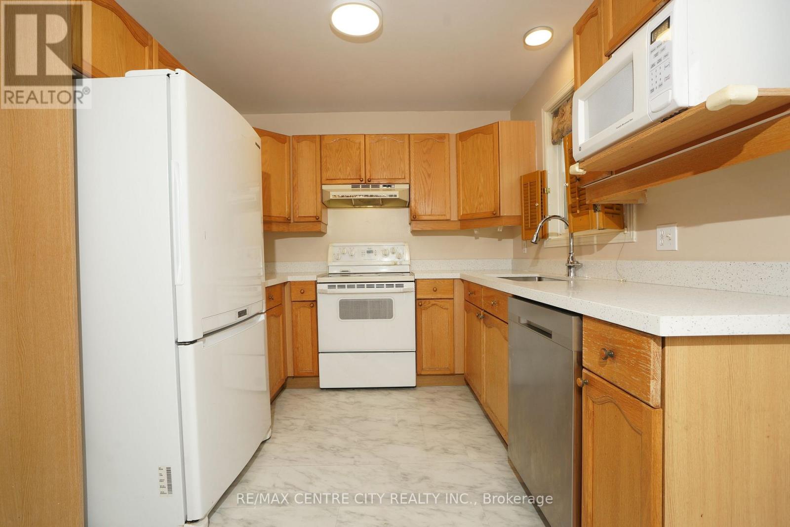 #8 50 CHAPMAN COURT - 9