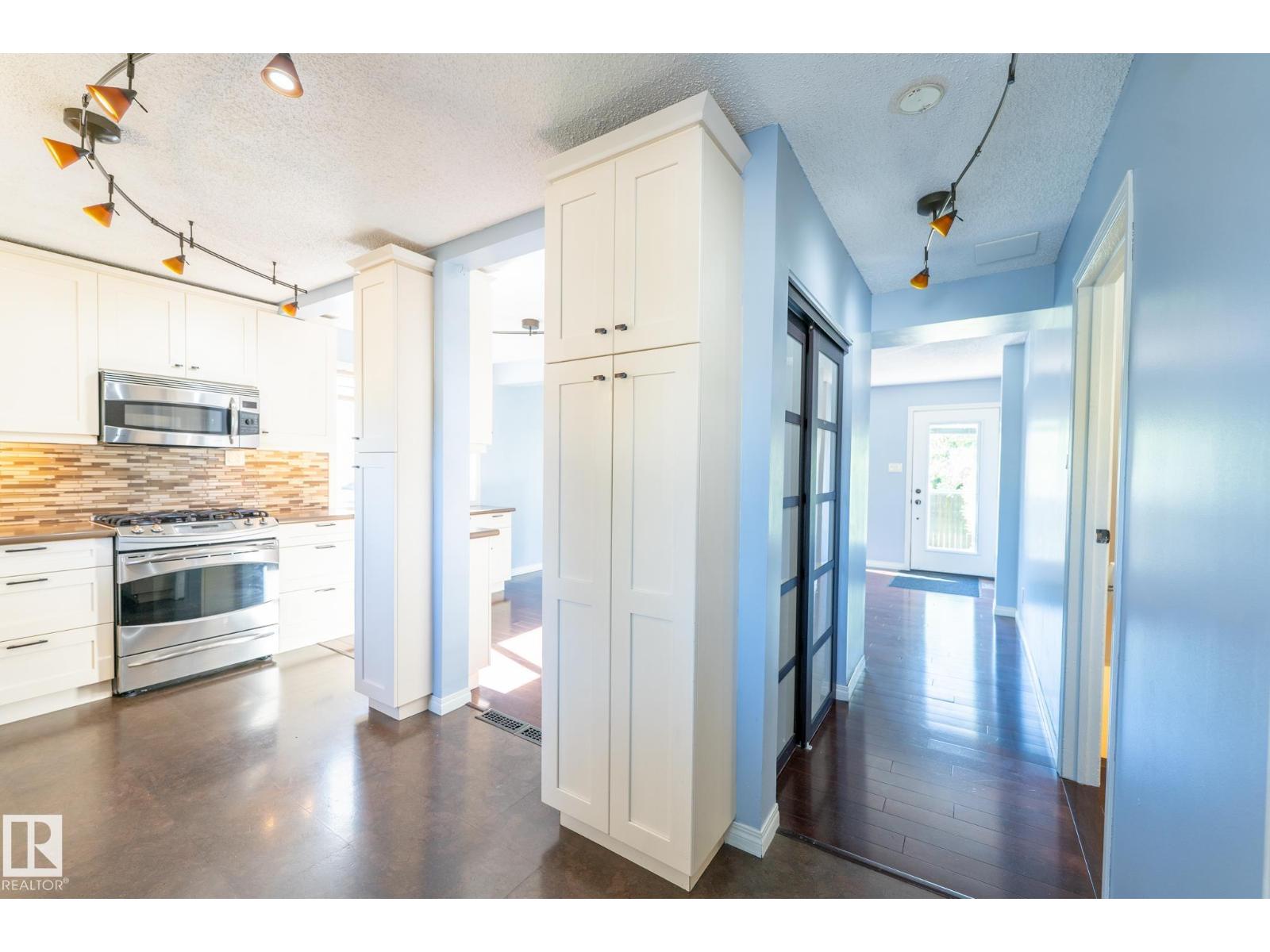 18289 74 AV NW - 11