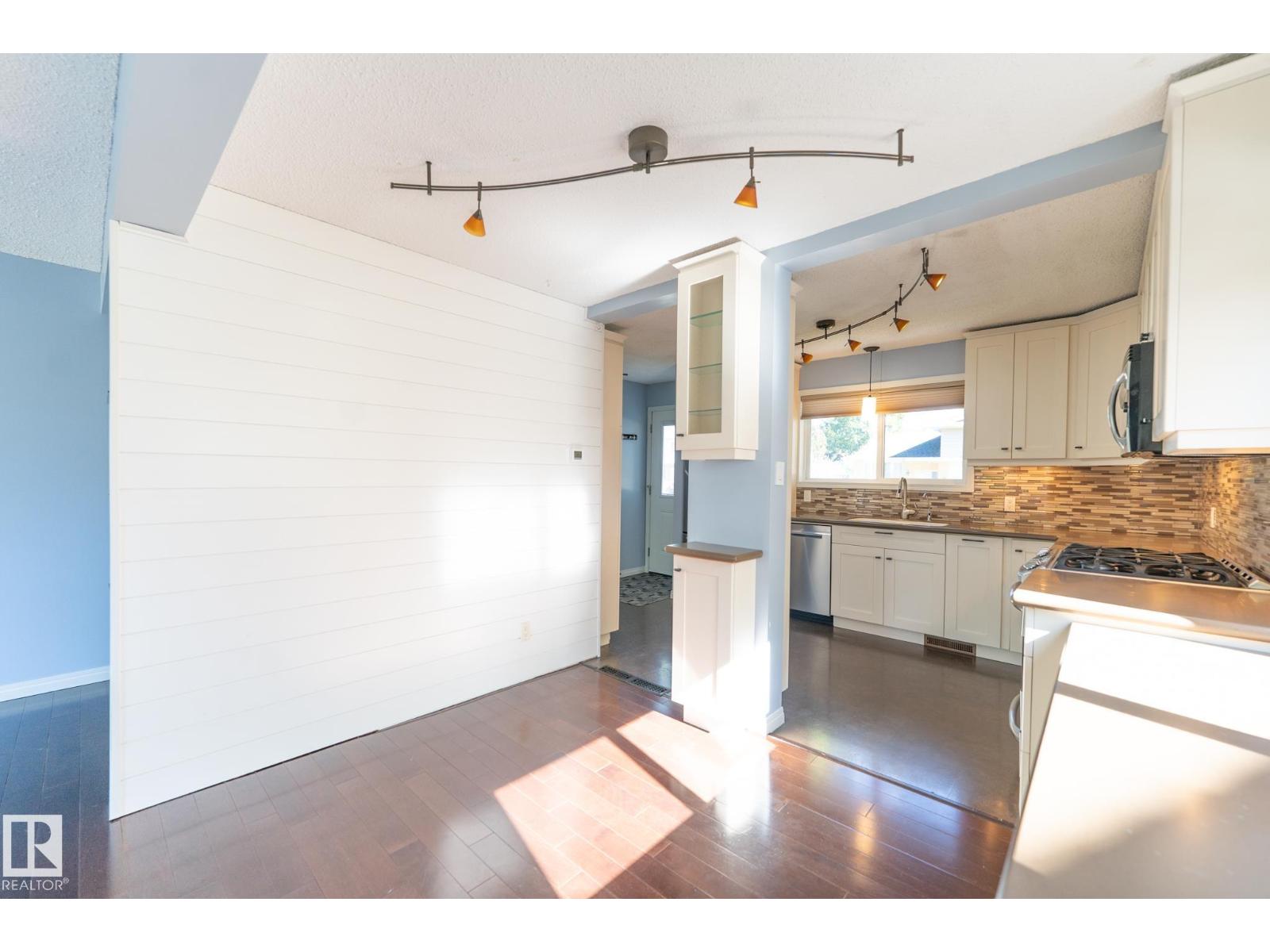 18289 74 AV NW - 12