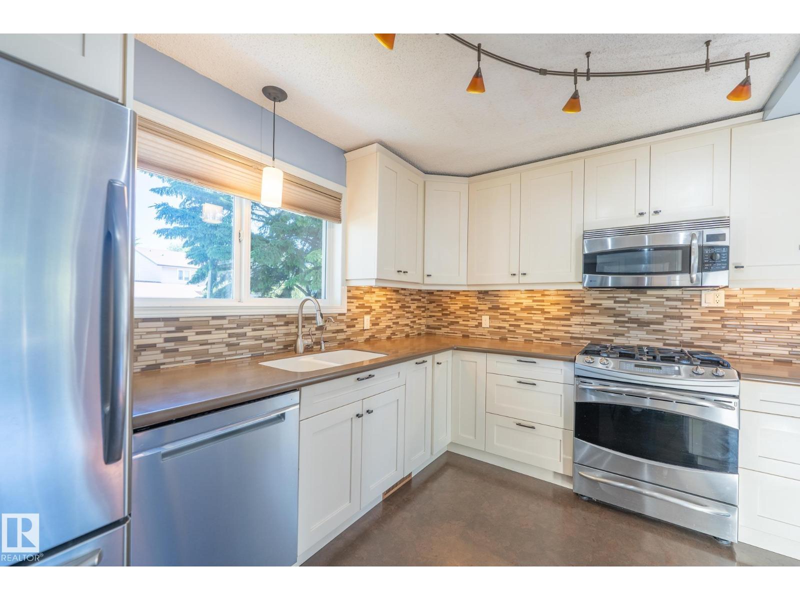 18289 74 AV NW - 2