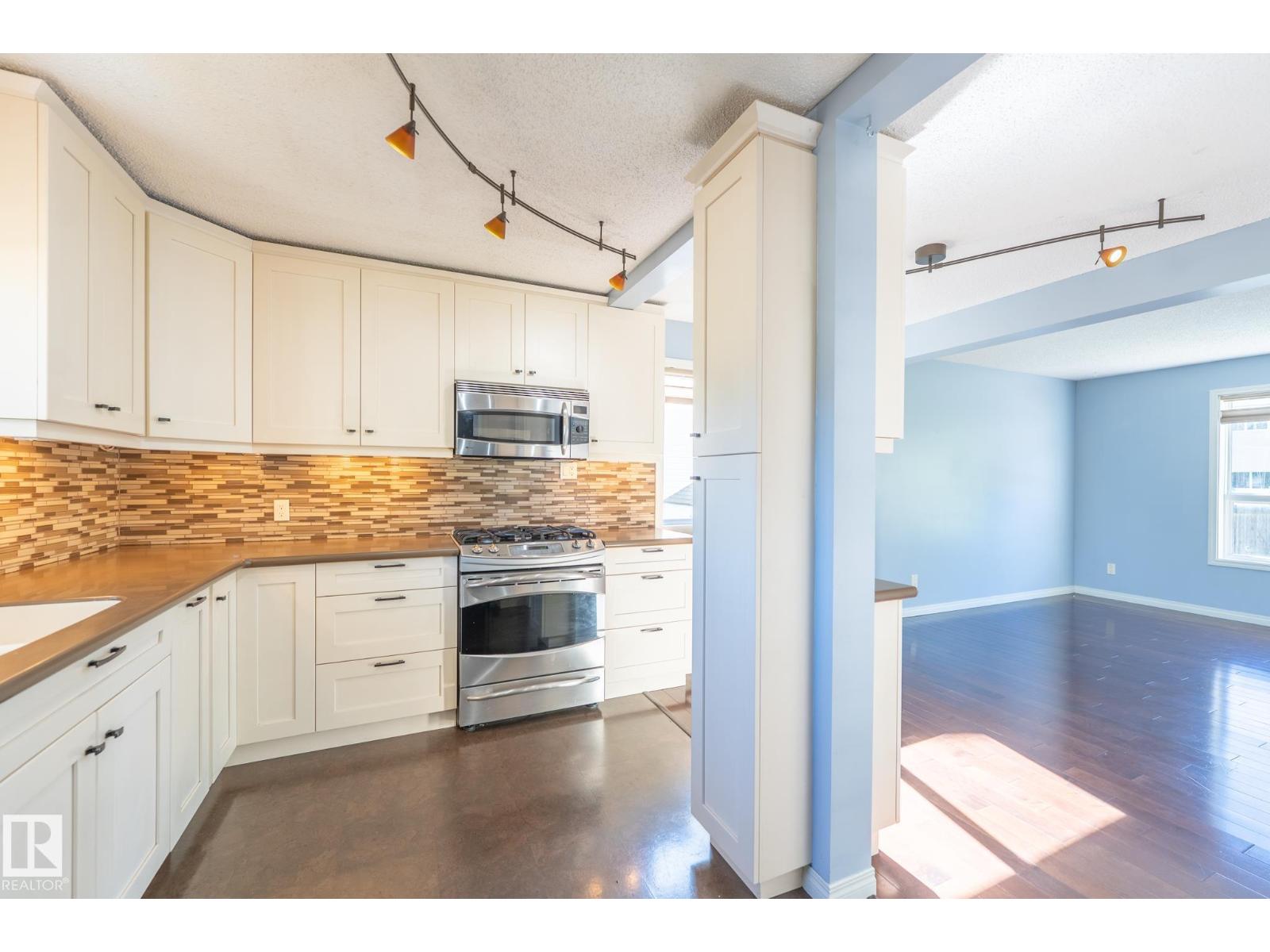 18289 74 AV NW - 3