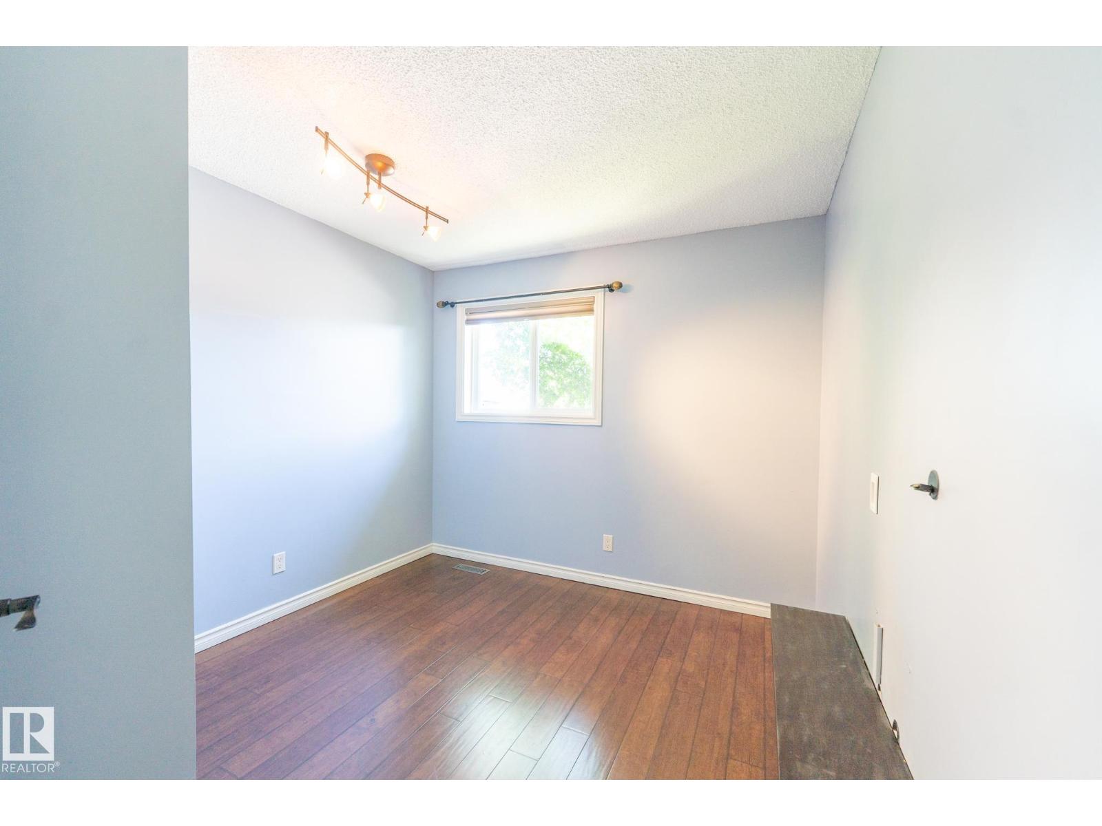 18289 74 AV NW - 31