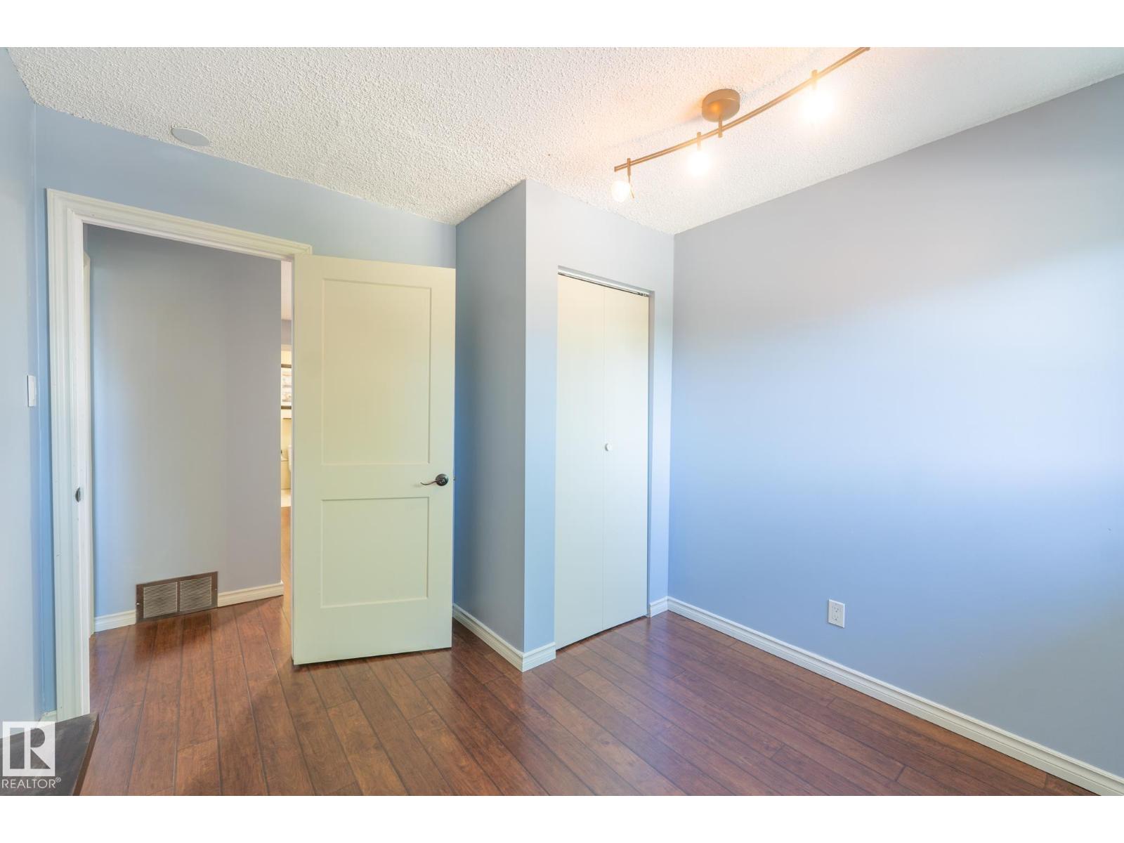 18289 74 AV NW - 32