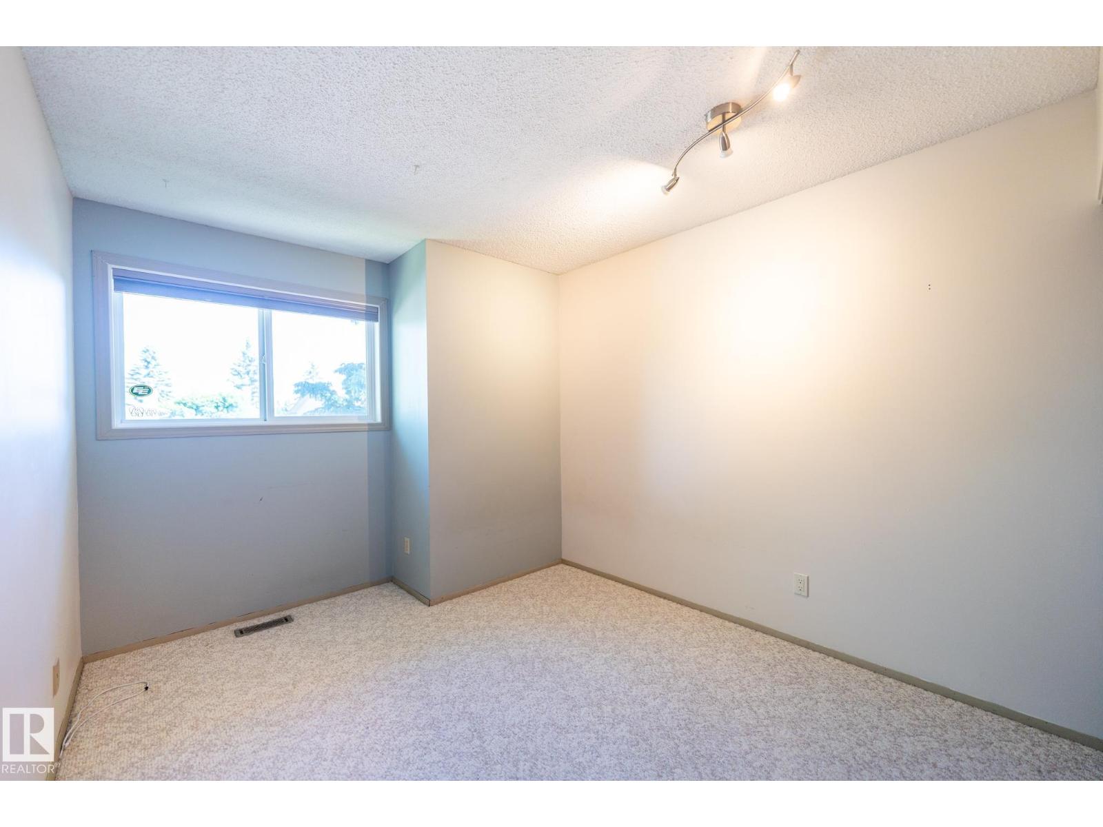 18289 74 AV NW - 34