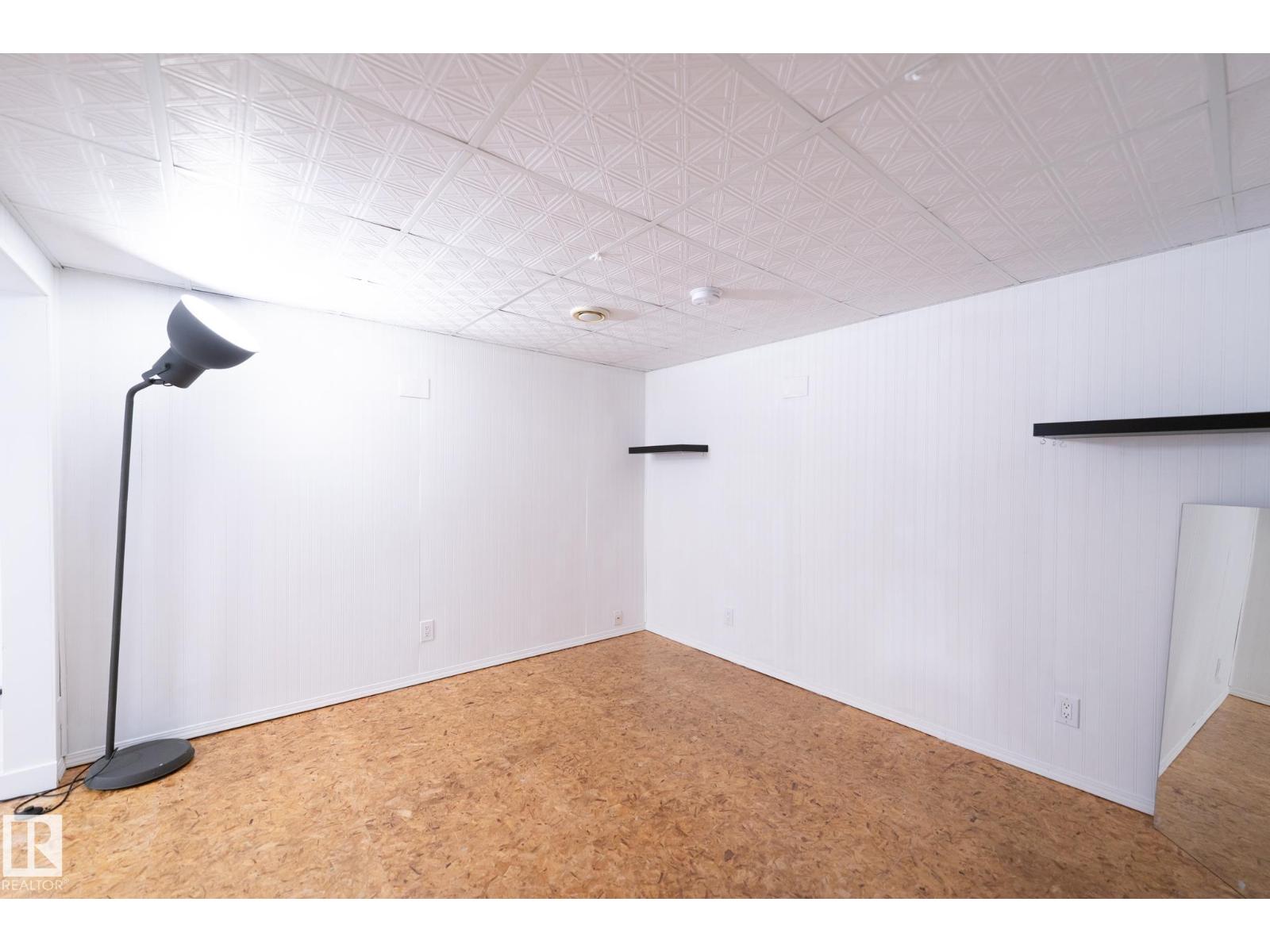 18289 74 AV NW - 40