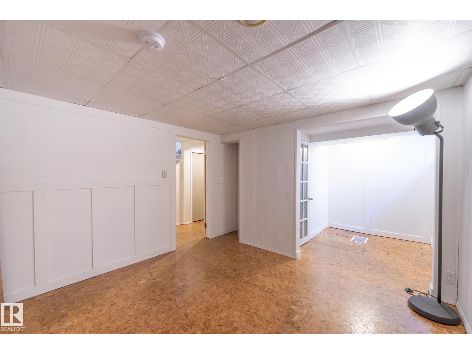 18289 74 AV NW - 41