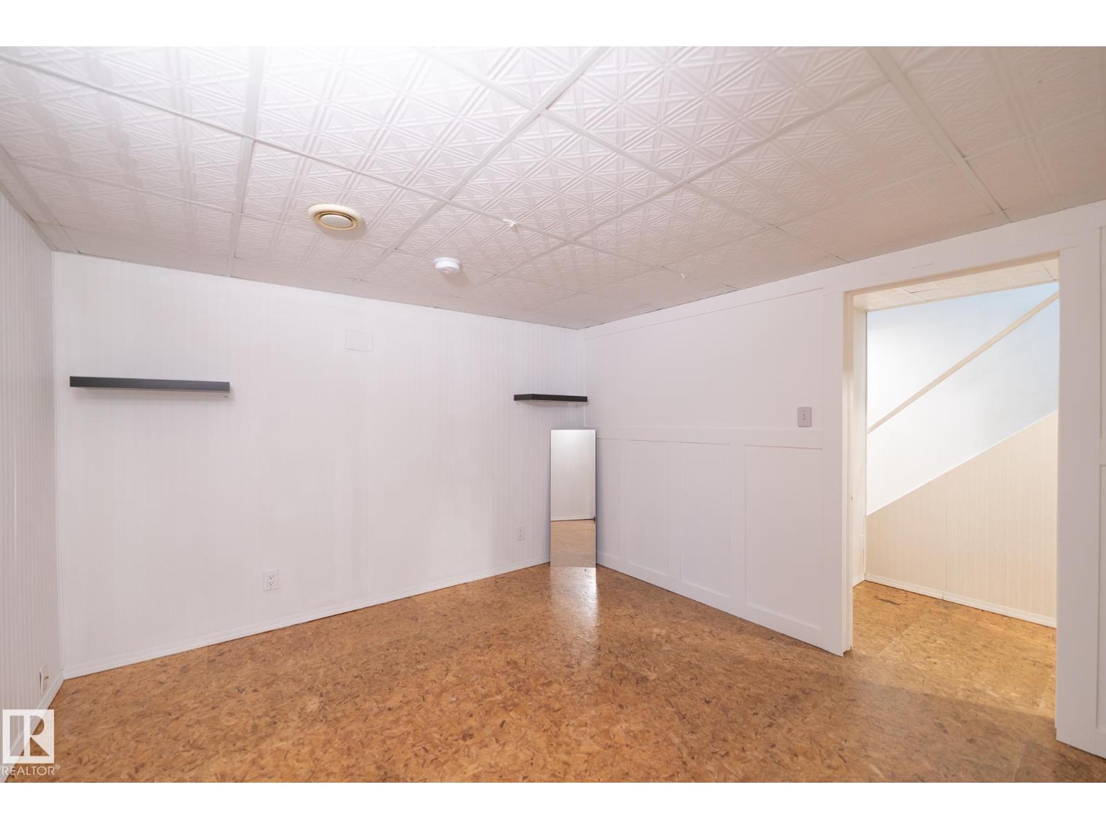 18289 74 AV NW - 43