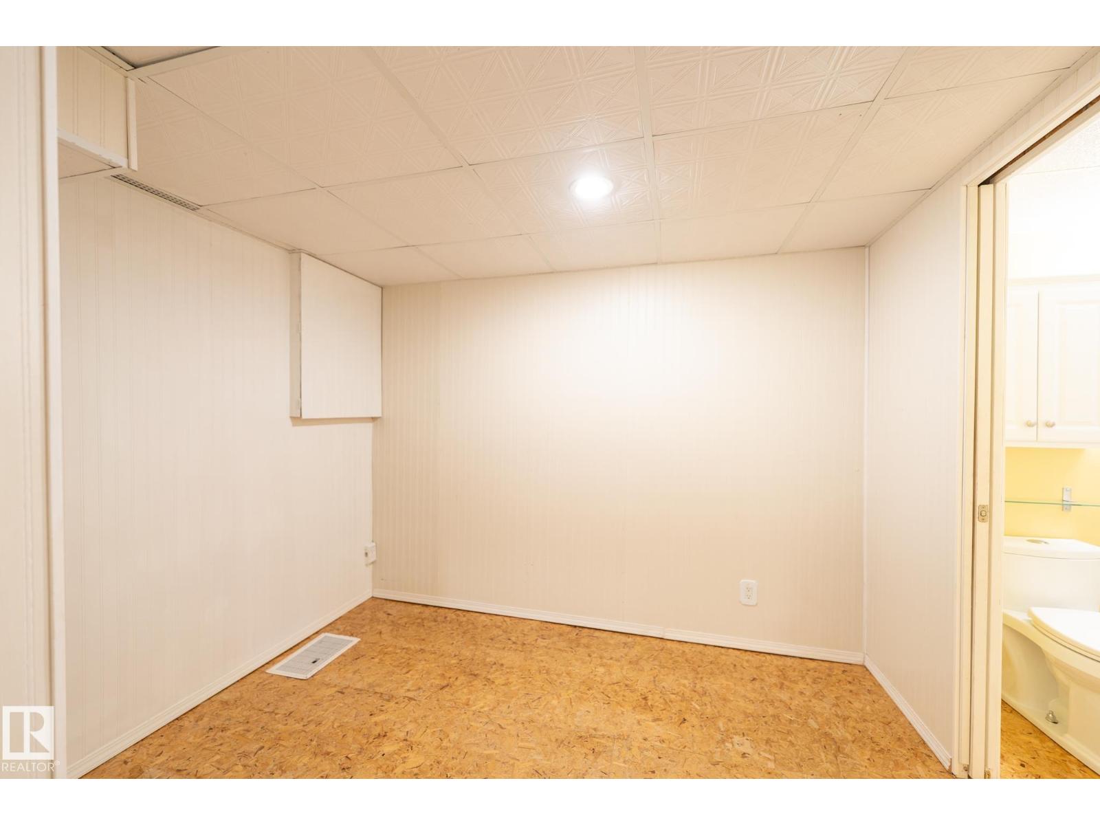 18289 74 AV NW - 47
