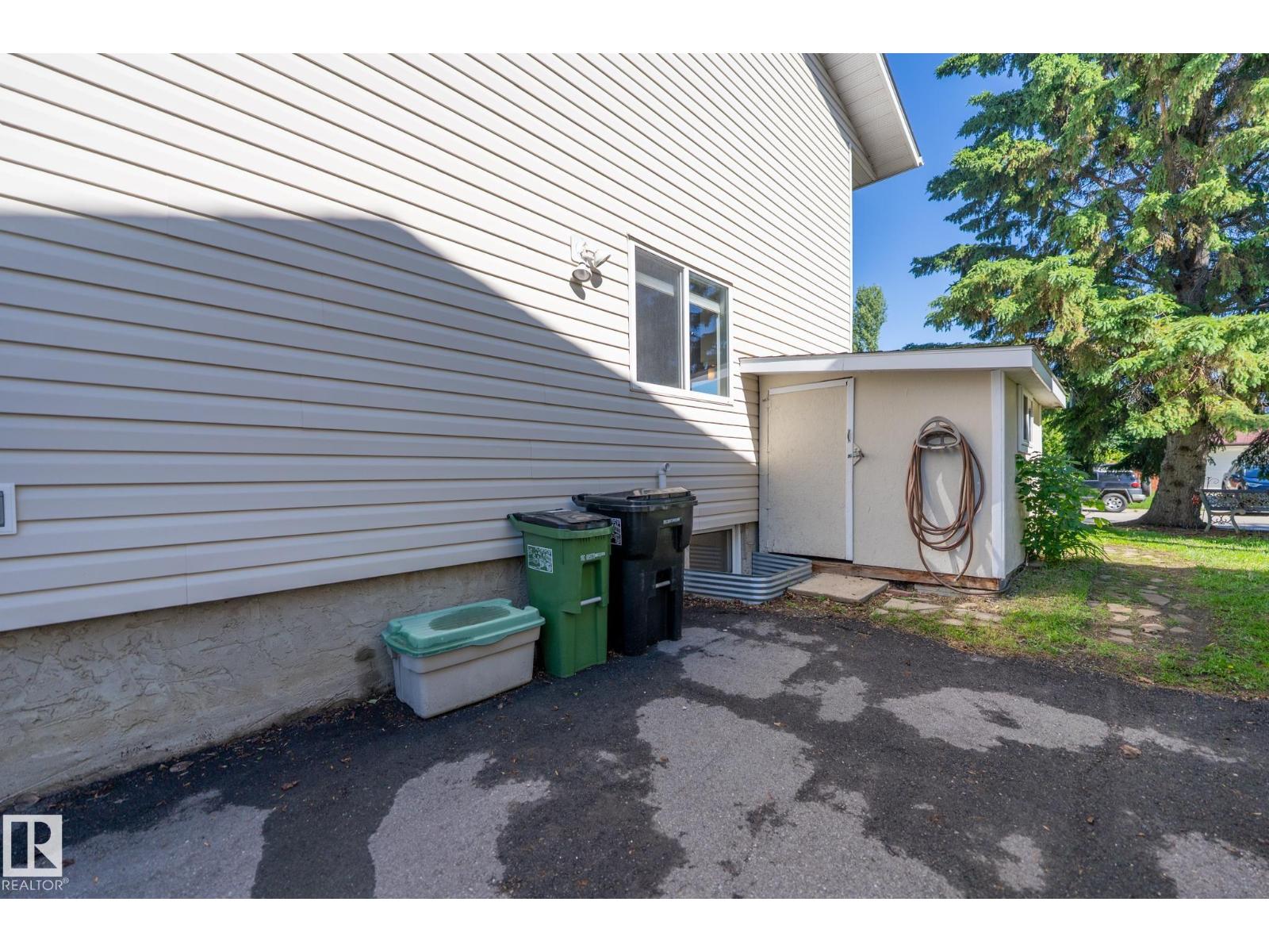 18289 74 AV NW - 60