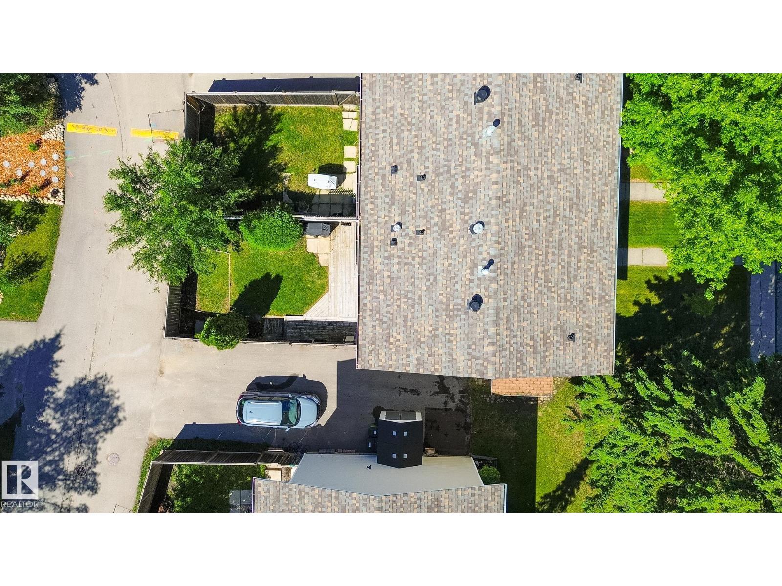 18289 74 AV NW - 70