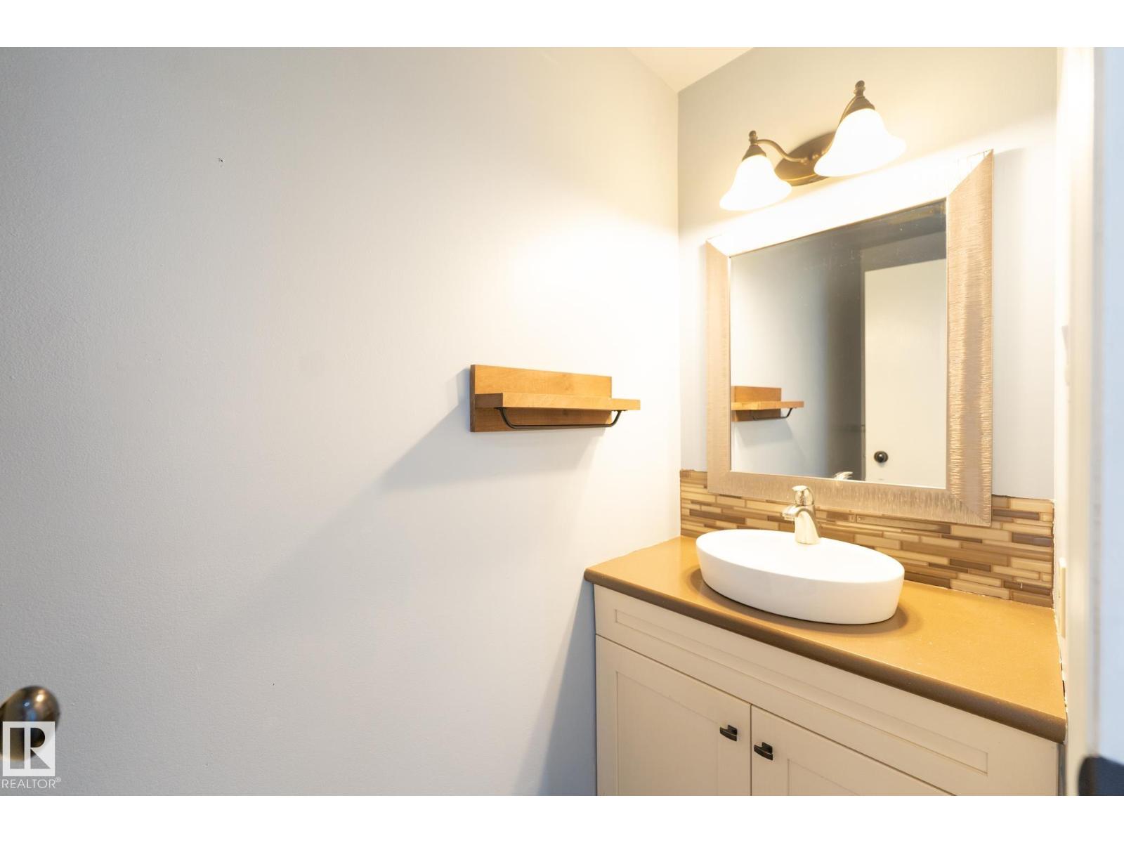18289 74 AV NW - 9