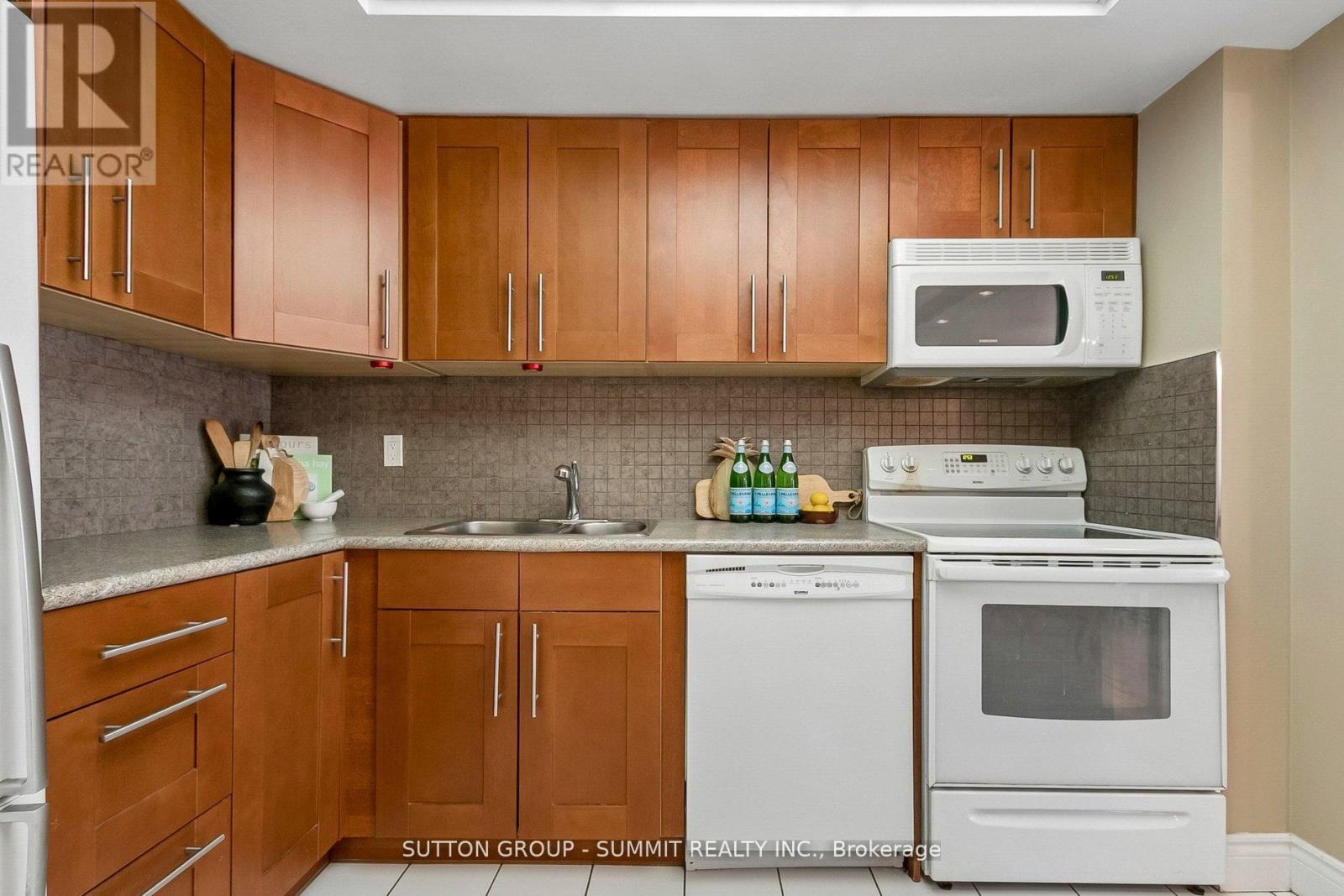 10 TAMARACK CIRCLE - 28