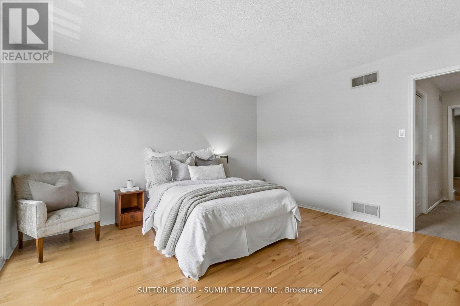 10 TAMARACK CIRCLE - 31