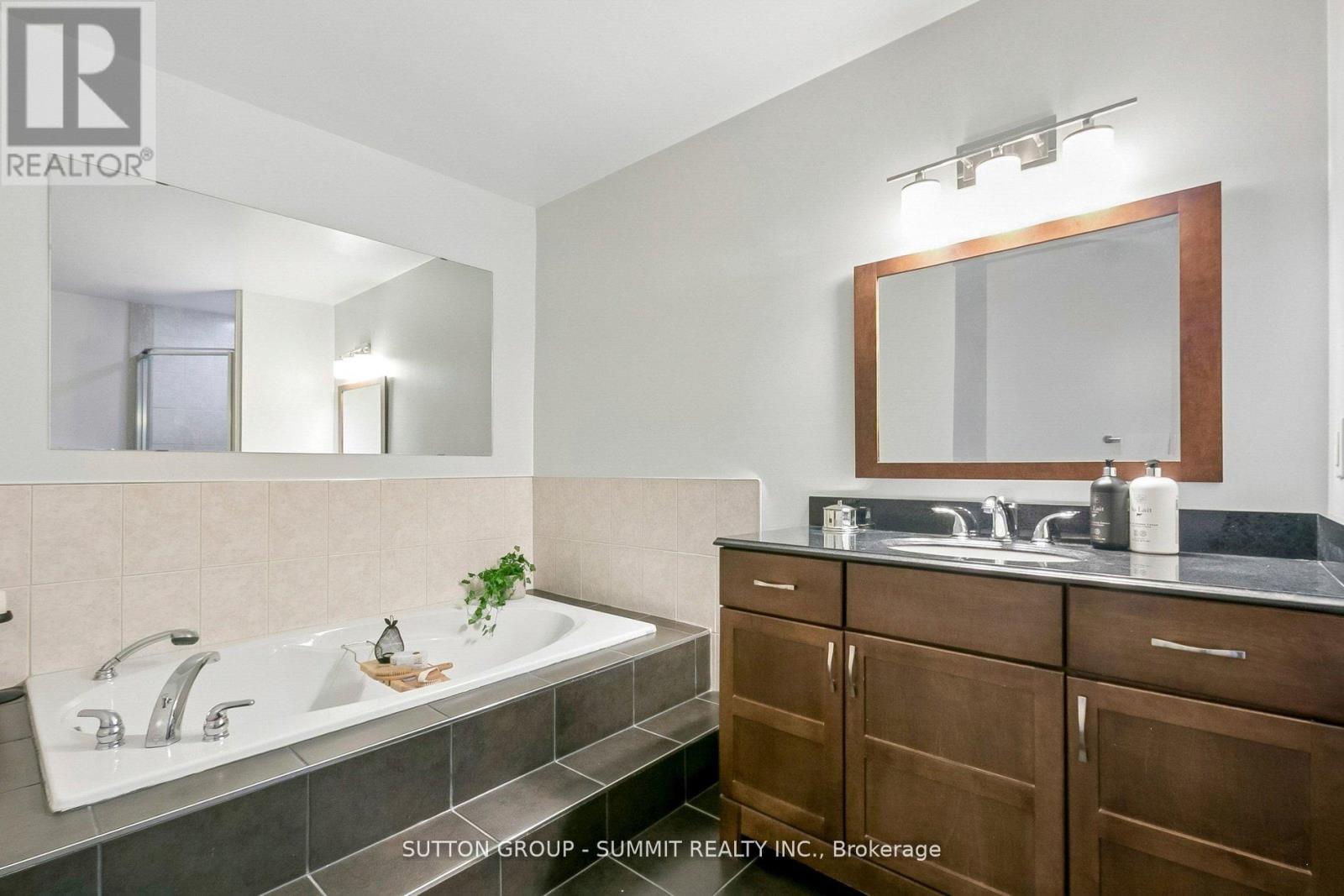 10 TAMARACK CIRCLE - 41