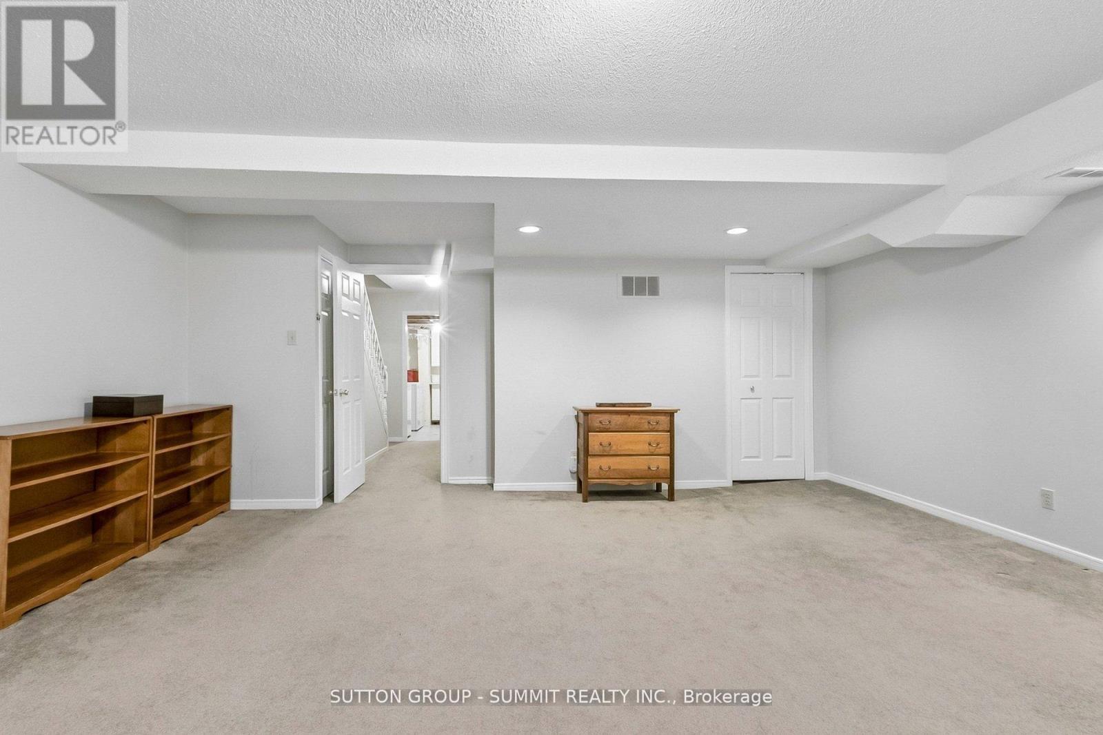 10 TAMARACK CIRCLE - 44