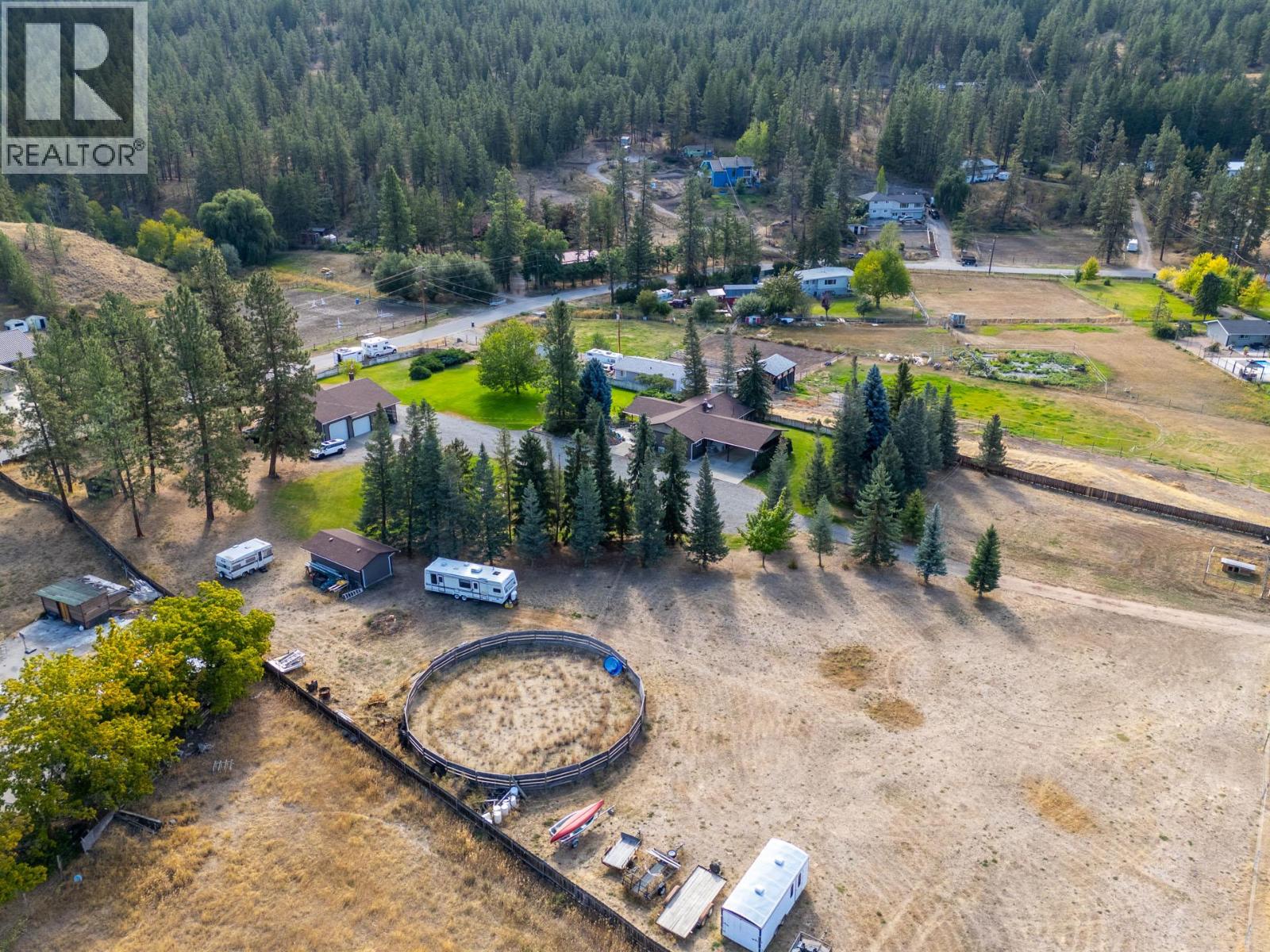 602 Johnson Crescent - 1