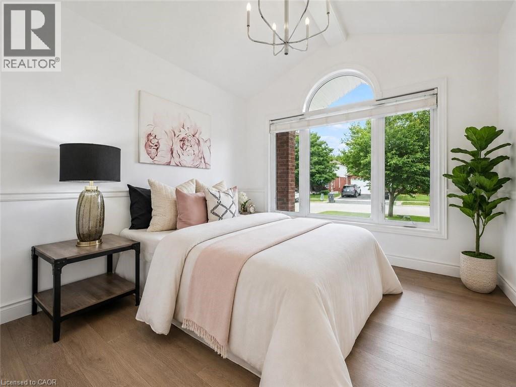 18 KEYS Crescent - 16