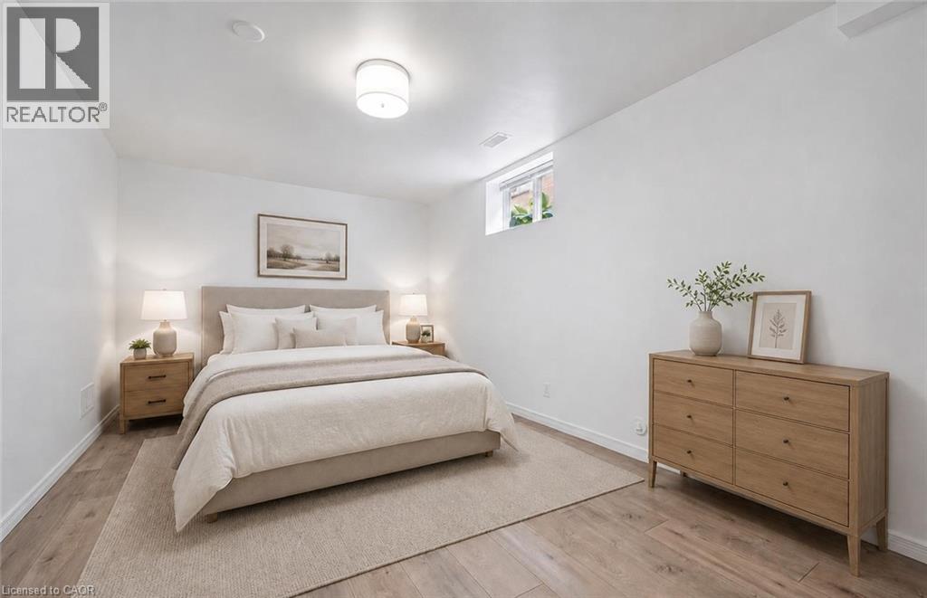 18 KEYS Crescent - 22