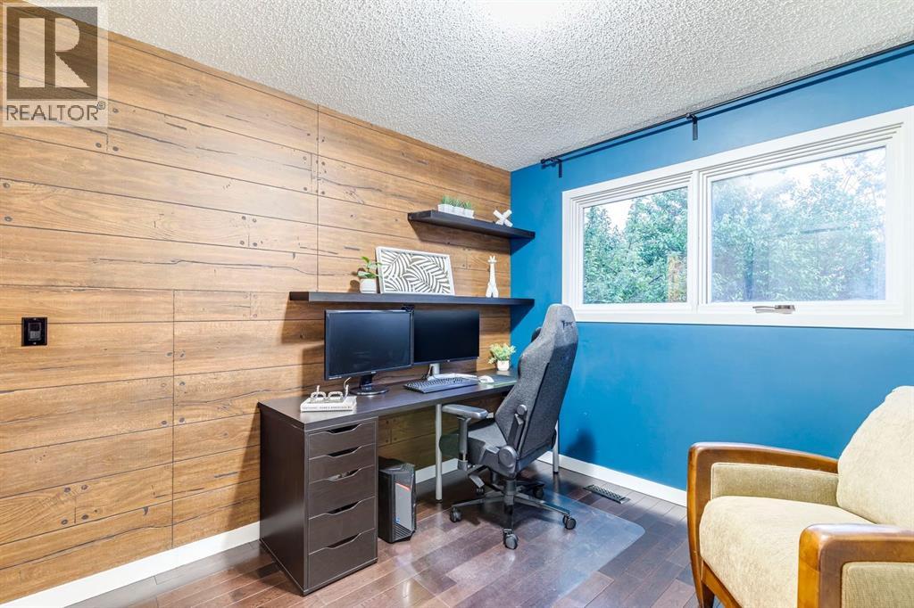 Bedroom 2 (Office)