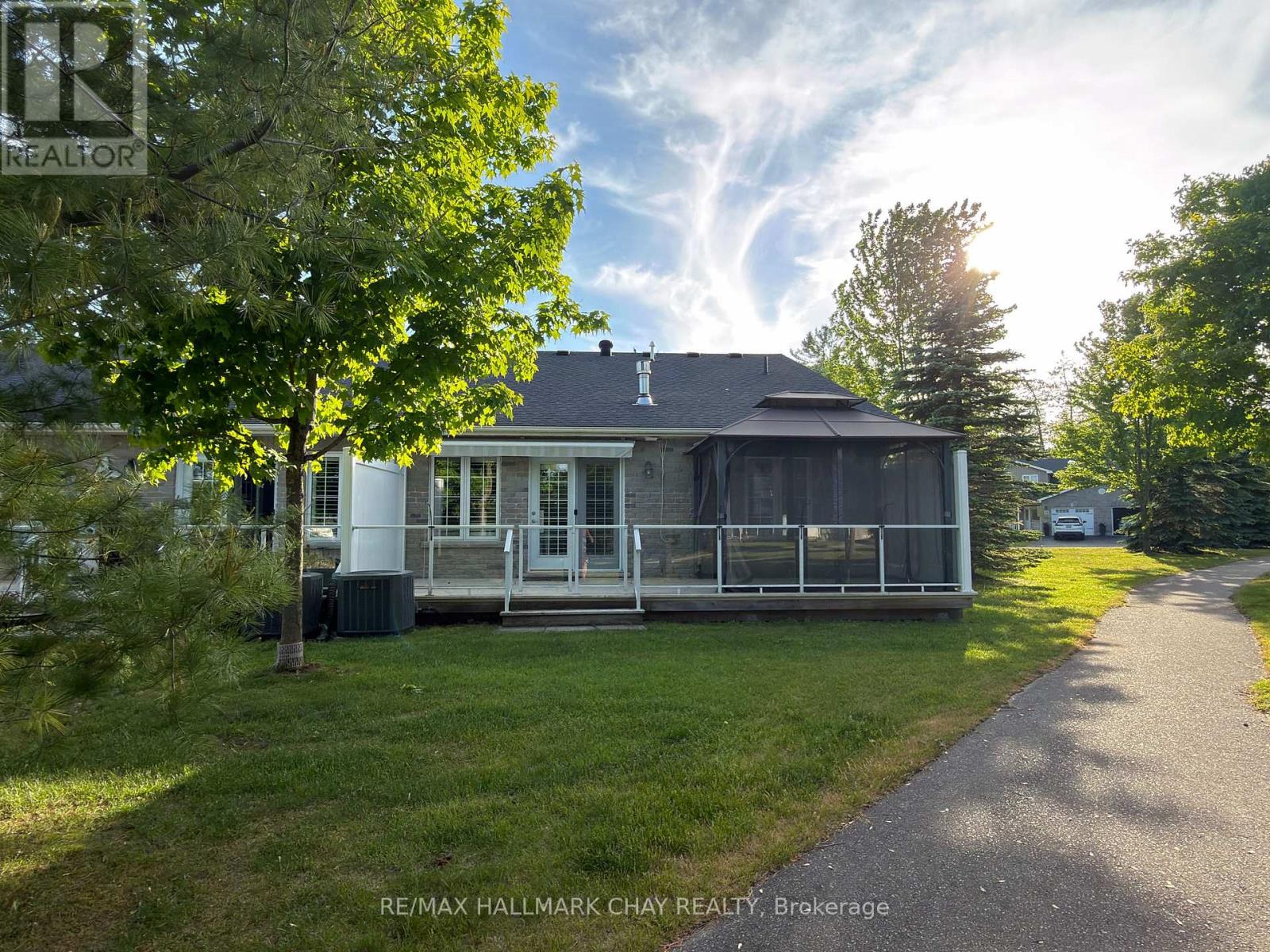 31 GARDEN GROVE CRESCENT - 25