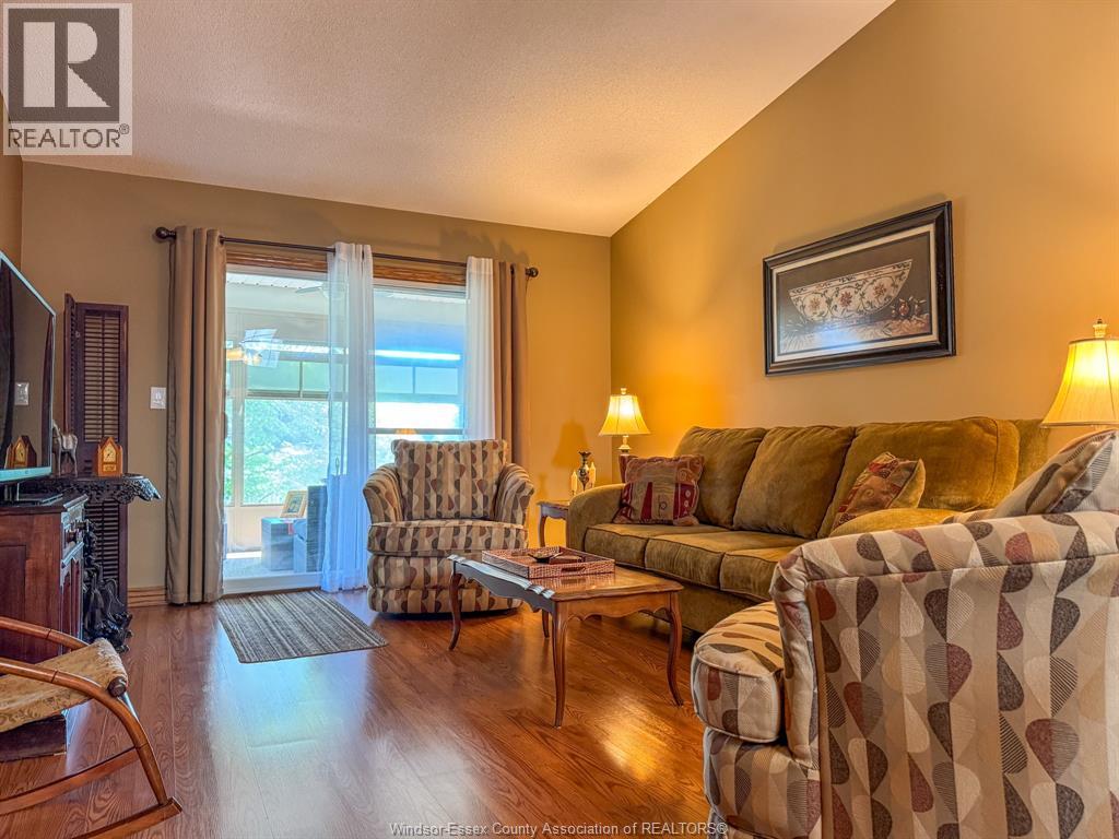 176 BENNIE AVENUE - 23