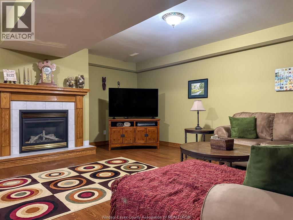 176 BENNIE AVENUE - 36