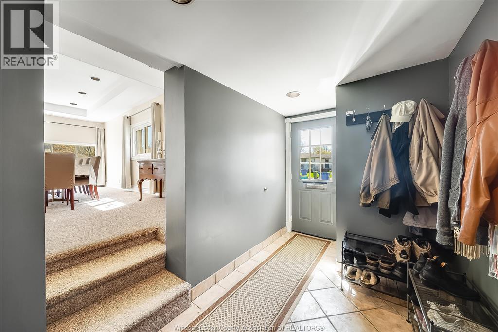 391 BETTY DRIVE - 19