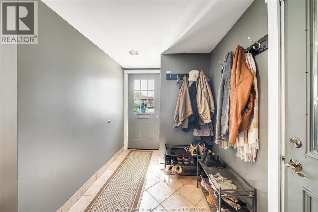 391 BETTY DRIVE - 20