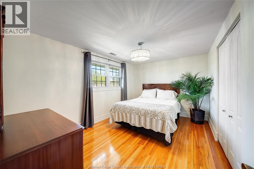 391 BETTY DRIVE - 27