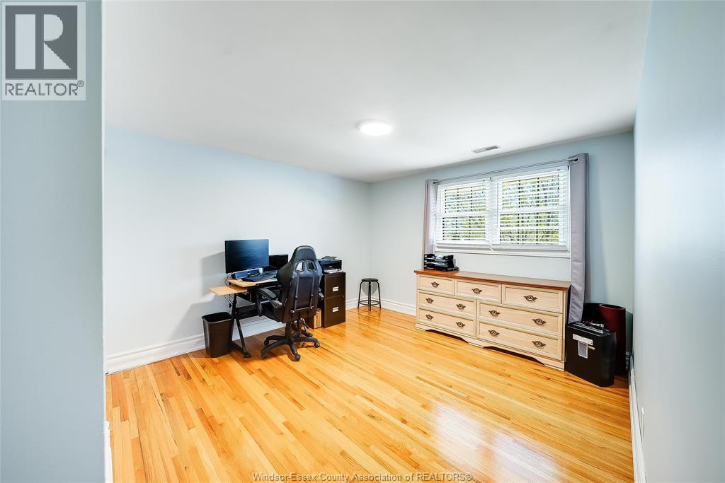 391 BETTY DRIVE - 29