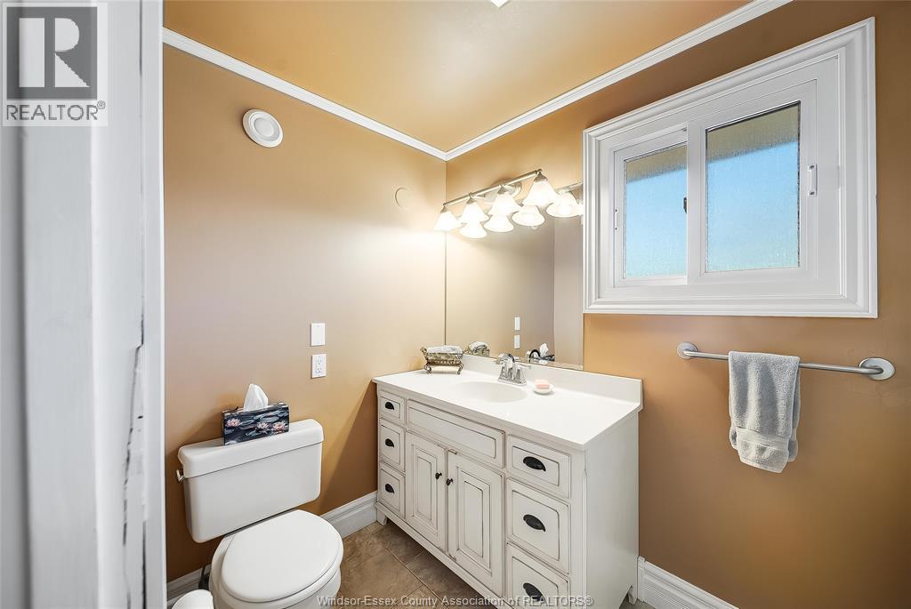 391 BETTY DRIVE - 33