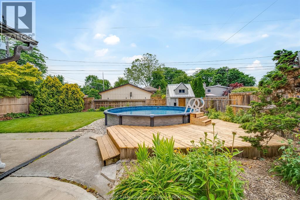 391 BETTY DRIVE - 44
