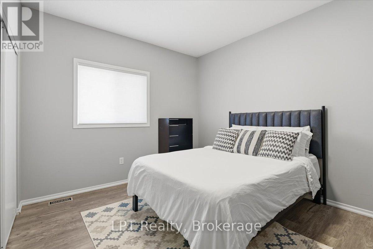 71 LAPRADE SQUARE - 19
