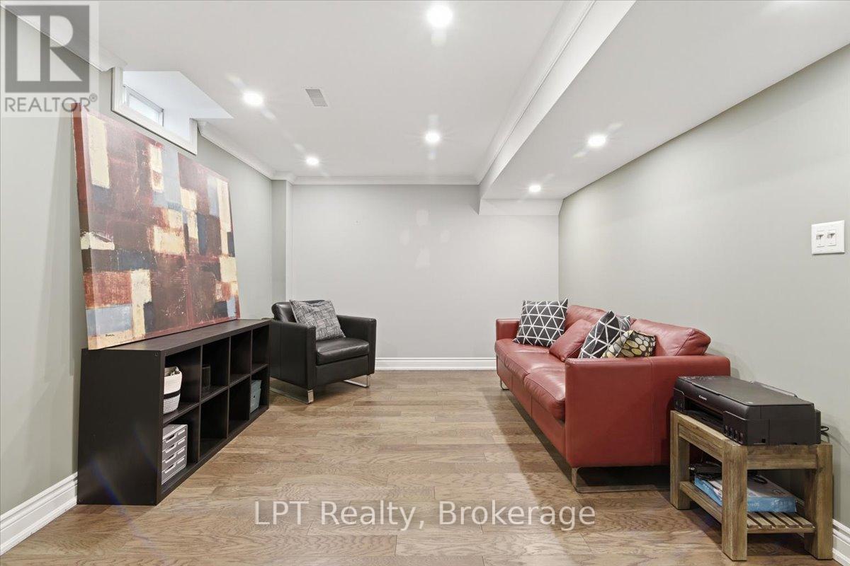 71 LAPRADE SQUARE - 23