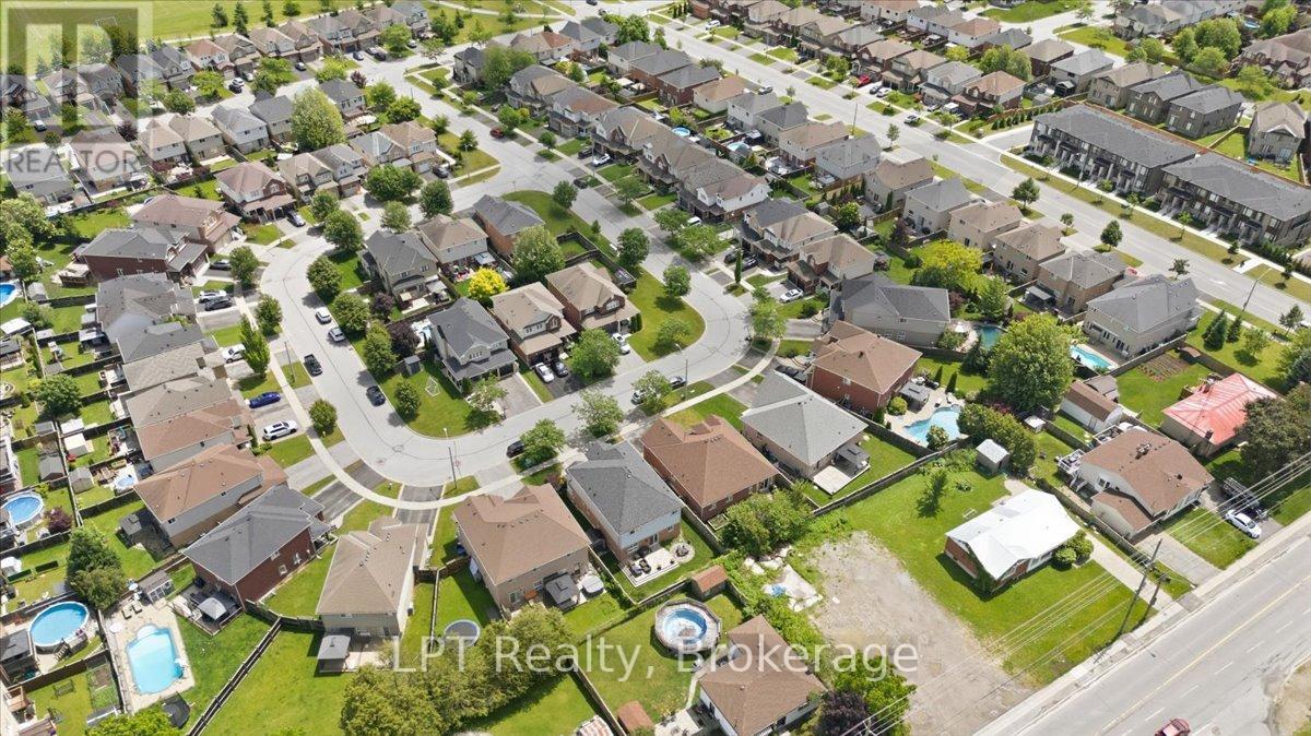 71 LAPRADE SQUARE - 27