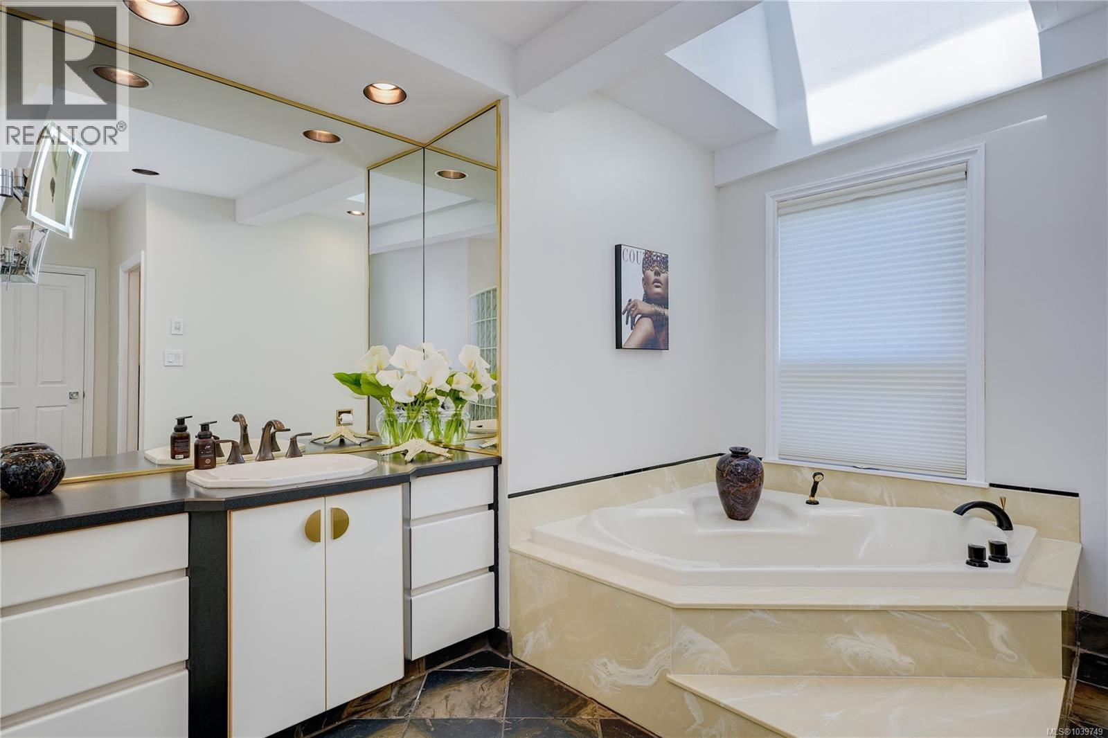 4961 Lochside Dr - 31