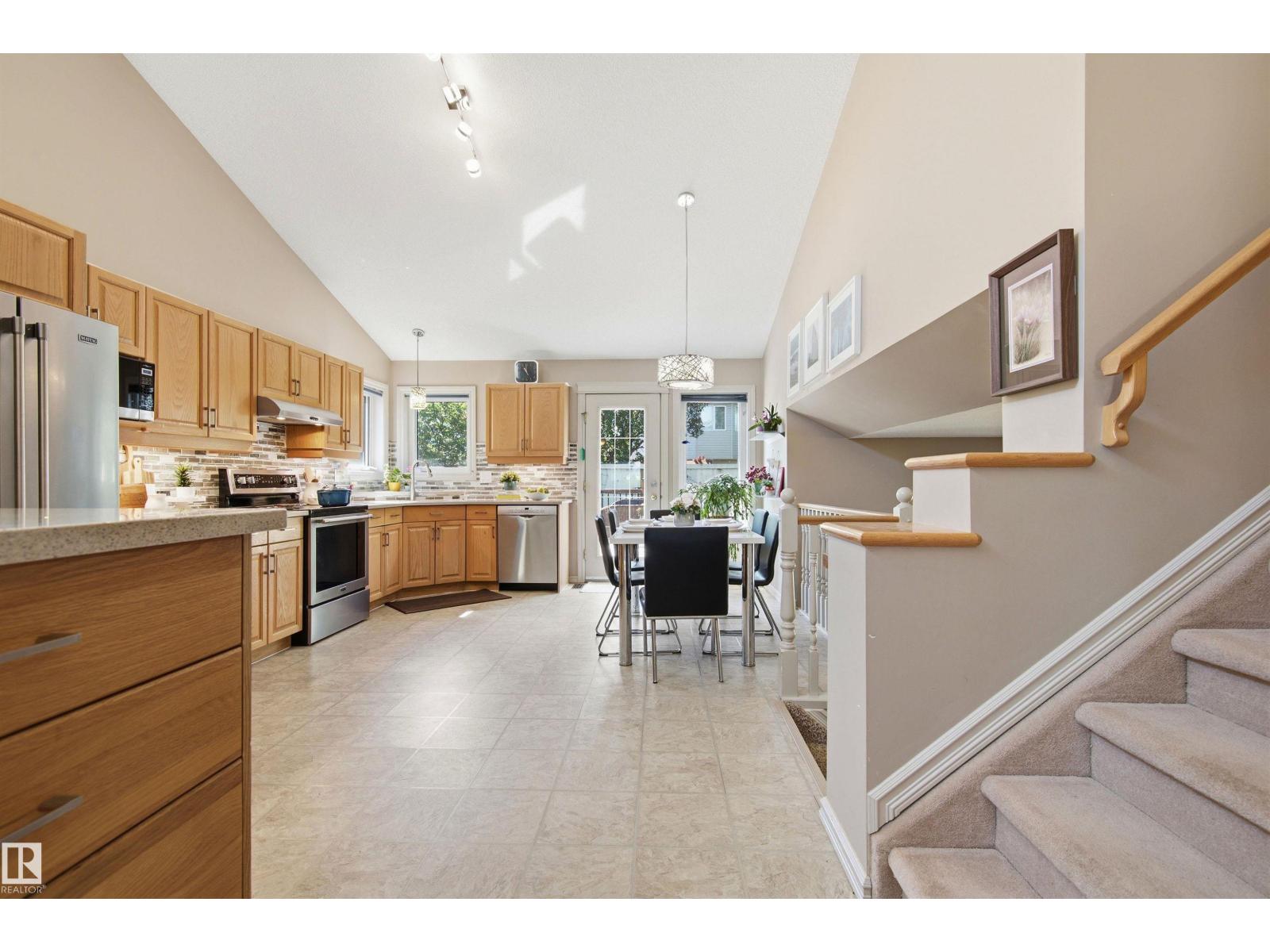 11715 11B AV NW — photo 17