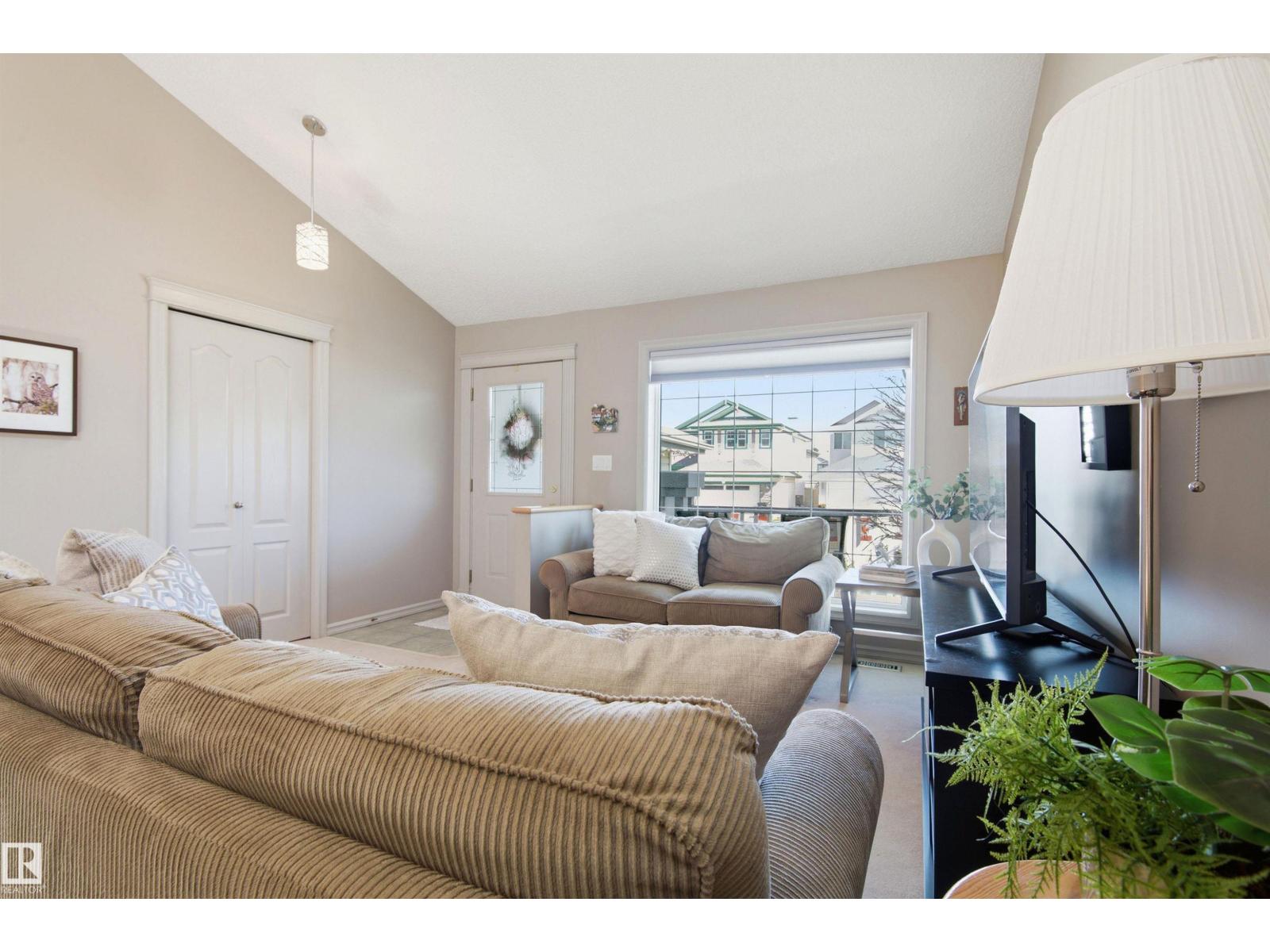 11715 11B AV NW — photo 13