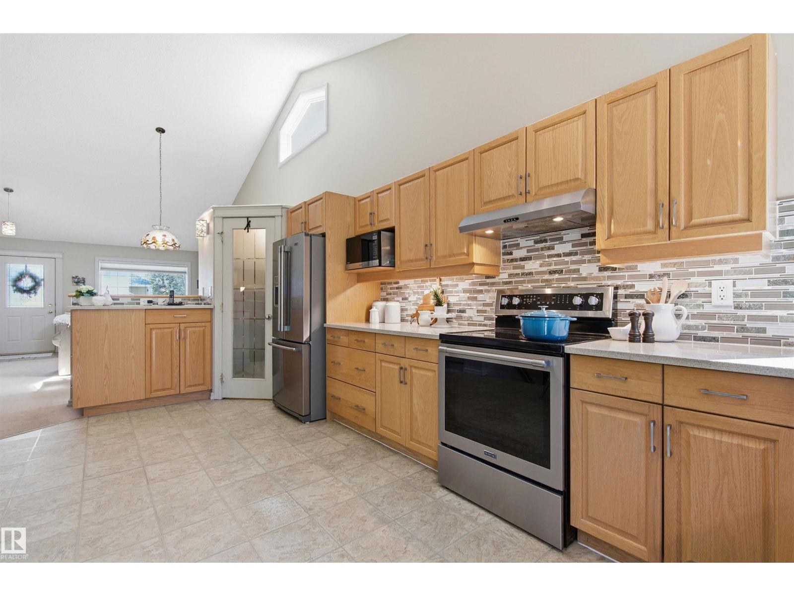 11715 11B AV NW — photo 24