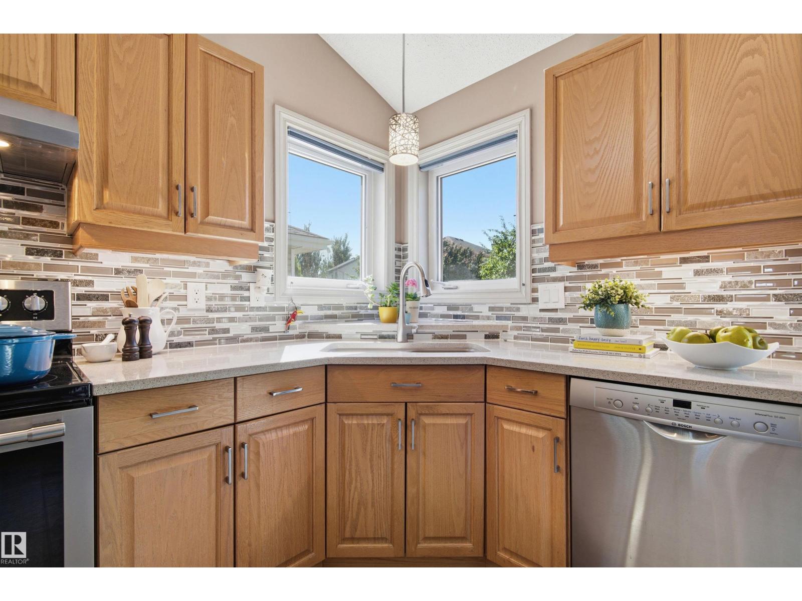 11715 11B AV NW — photo 23