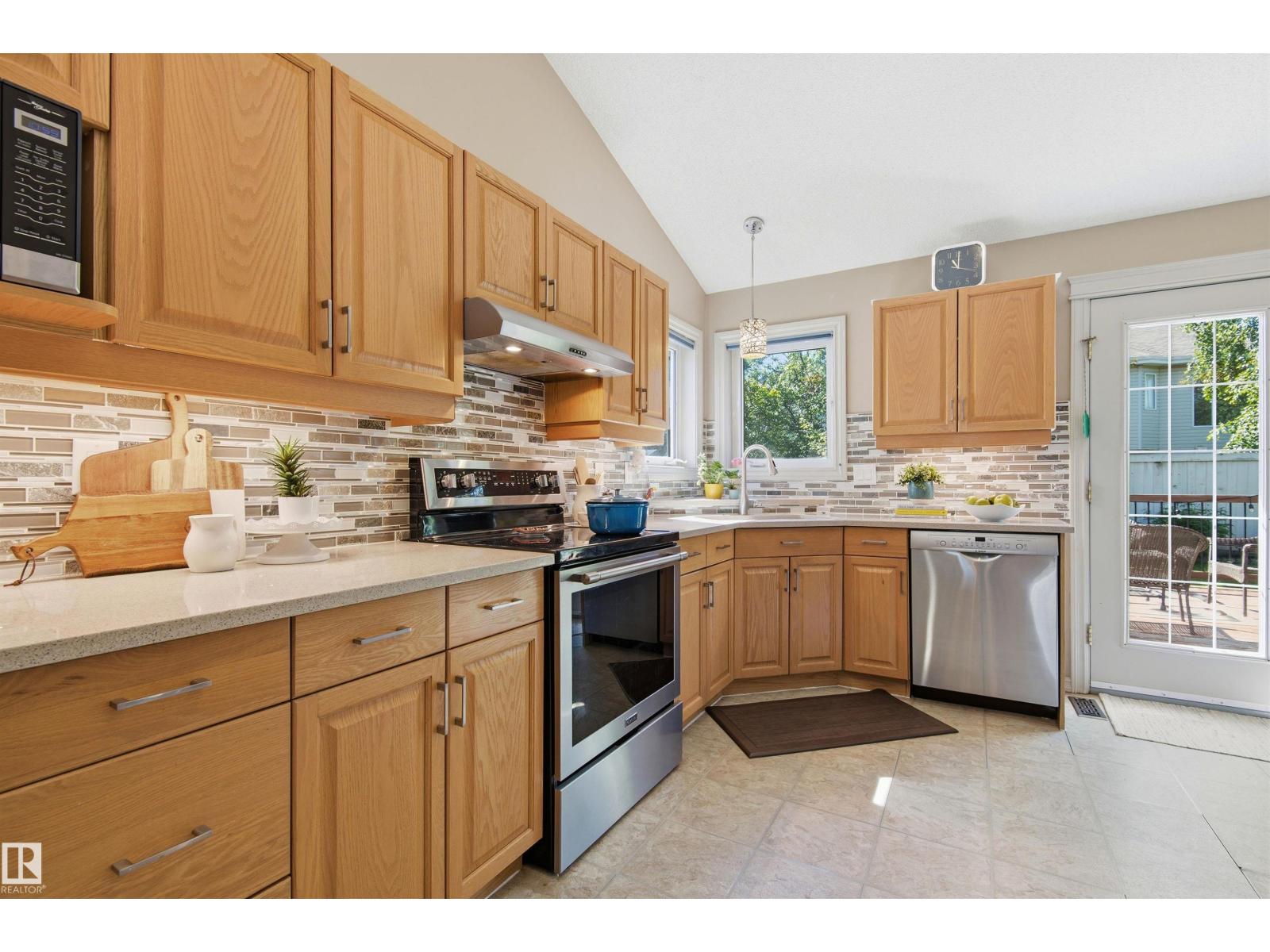 11715 11B AV NW — photo 20