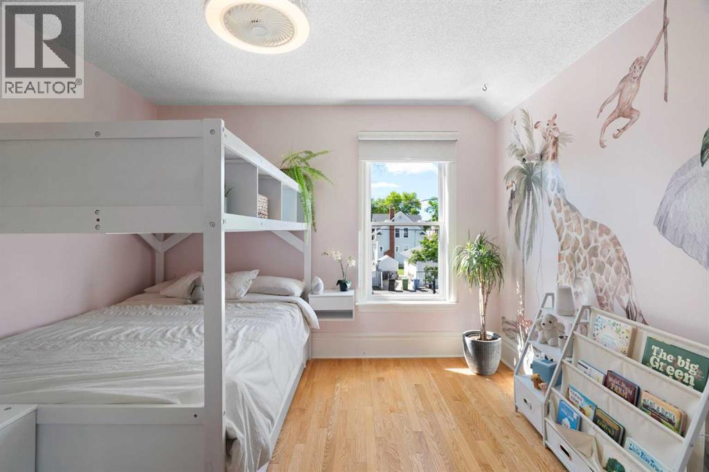 521 10 Avenue NE — photo 17